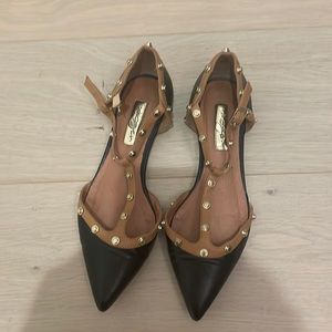 Super cute flats with straps!